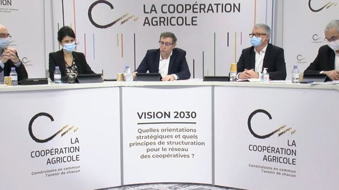Visioconférence de LCA le 14 janvier pour présenter sa « Vision 2030 » avec, de g. à dr., Arnaud Degoulet, vice-président LCA, Florence Pradier, DG, Dominique Chargé, président, Jean-François Loiseau et Jean-Pierre Arcoutel, membres du conseil d’administration.